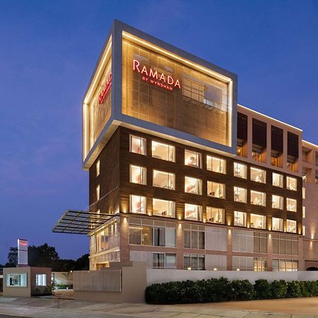 Готель Ramada By Wyndham Gorakhpur Gorakhnath Mandir Road Екстер'єр фото